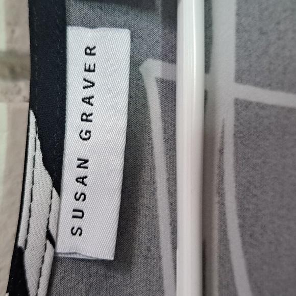 Susan Graver Black/White Short Sleeve  Slanted Bottom Hem Tunic. Size Medium NWO - Picture 6 of 11